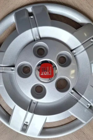 Beperkt Aanbod Wieldop Fiat Ducato rood 16 inch (onder wielbouten) (set van 4 stuks)