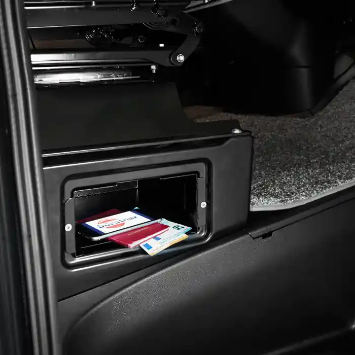 Kluis Mercedes Sprinter onder stoel bijrijdersstoel Mercedes W907 W910 vanaf 2019 Beperkt Aanbod